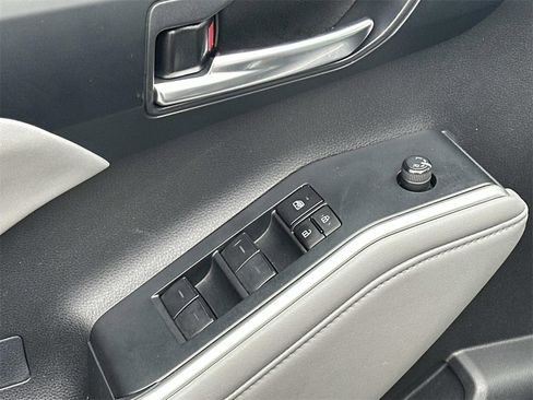 Certified 2023 Toyota Highlander XLE image 18