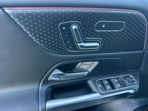 Used 2025 Mercedes-Benz GLB 250 GLB 250 4D Sport Utility 4MATI image 13