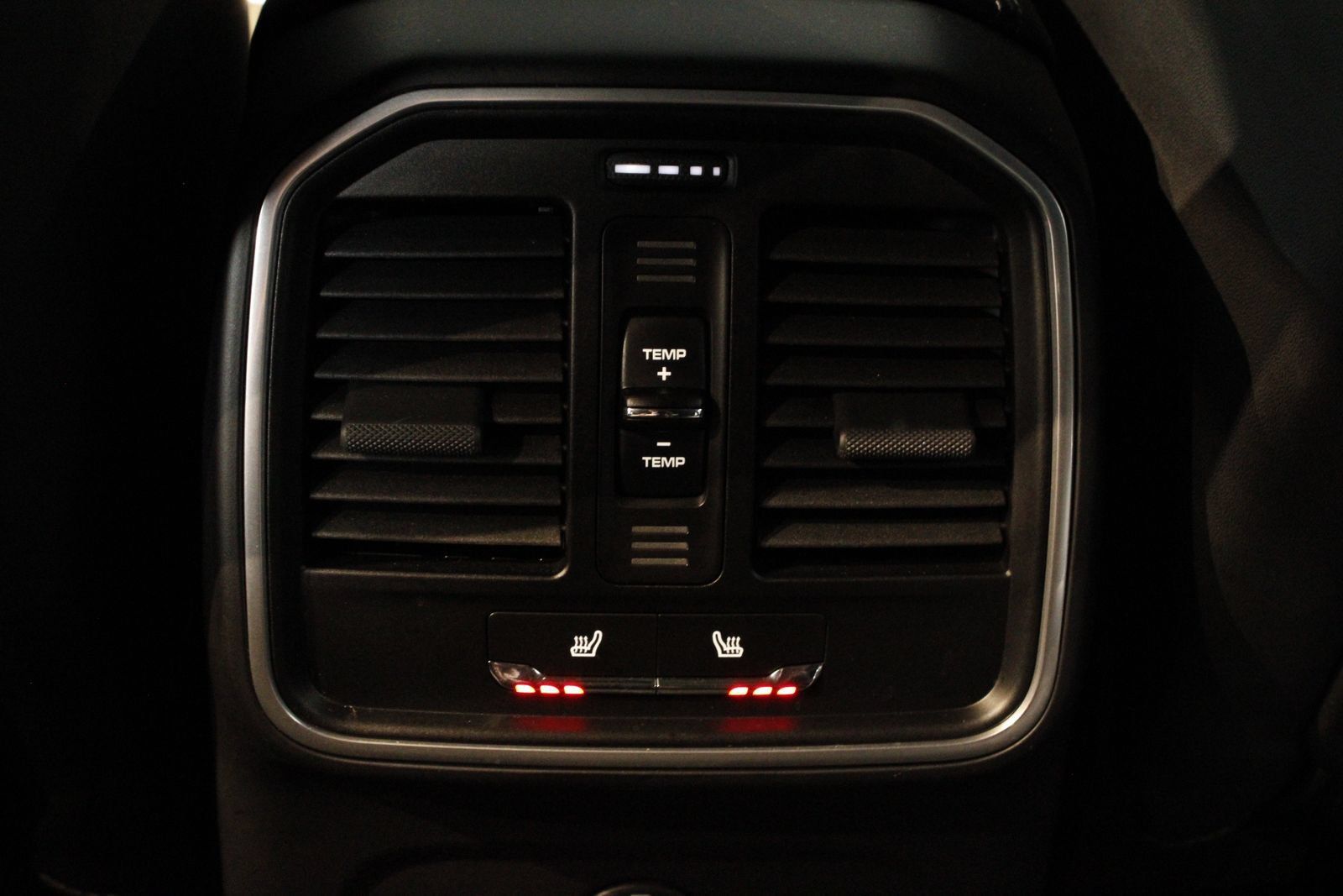 Certified 2026 Porsche Macan AWD/4WD image 34