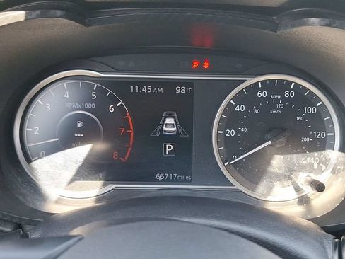 Certified 2022 Nissan Versa SR w/ Lighting Package FWD image 12