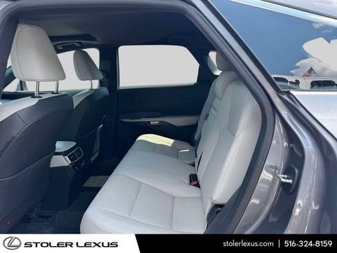 Used 2023 Lexus RX 350 Premium w/ Accessory Package AWD/4WD image 16