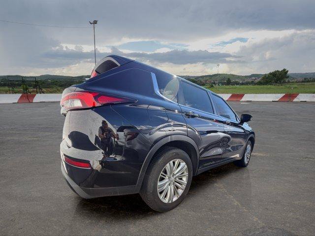 Used 2024 Mitsubishi Outlander ES FWD image 3