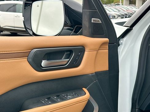 New 2025 Nissan Armada Platinum Reserve image 8