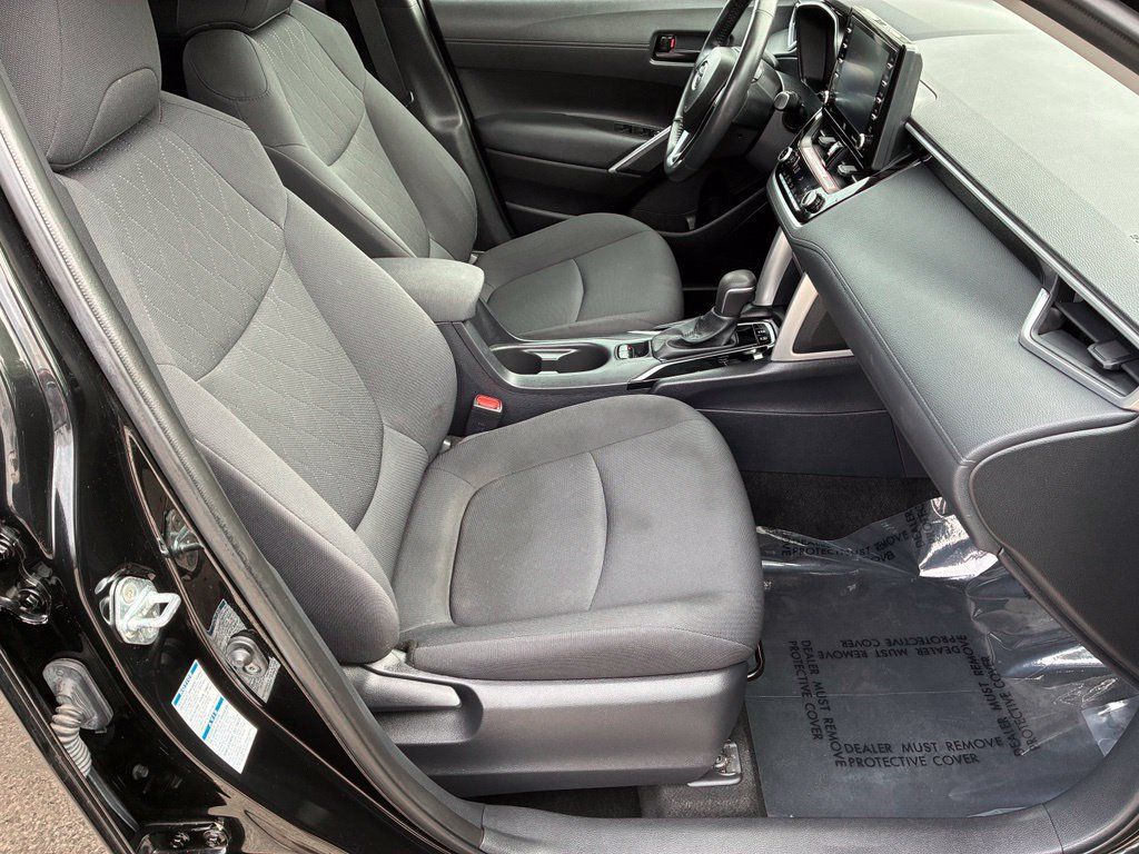 Used 2022 Toyota Corolla Cross LE w/ Moonroof Package AWD/4WD image 30