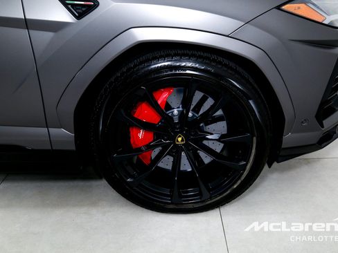 Used 2022 Lamborghini Urus AWD/4WD image 39