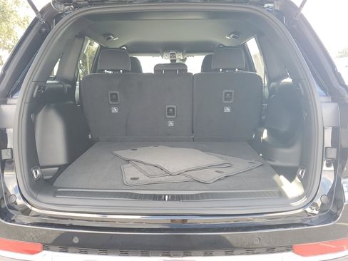 Used 2025 Jeep Grand Cherokee Laredo image 10