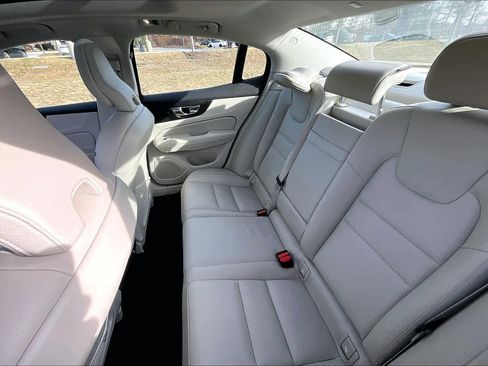 Used 2019 Volvo S60 T6 Momentum image 19