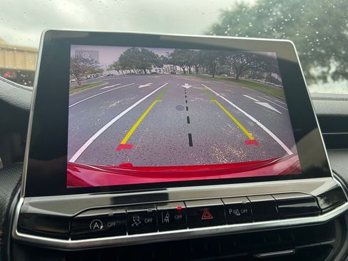 Used 2025 Jeep Compass Trailhawk image 17