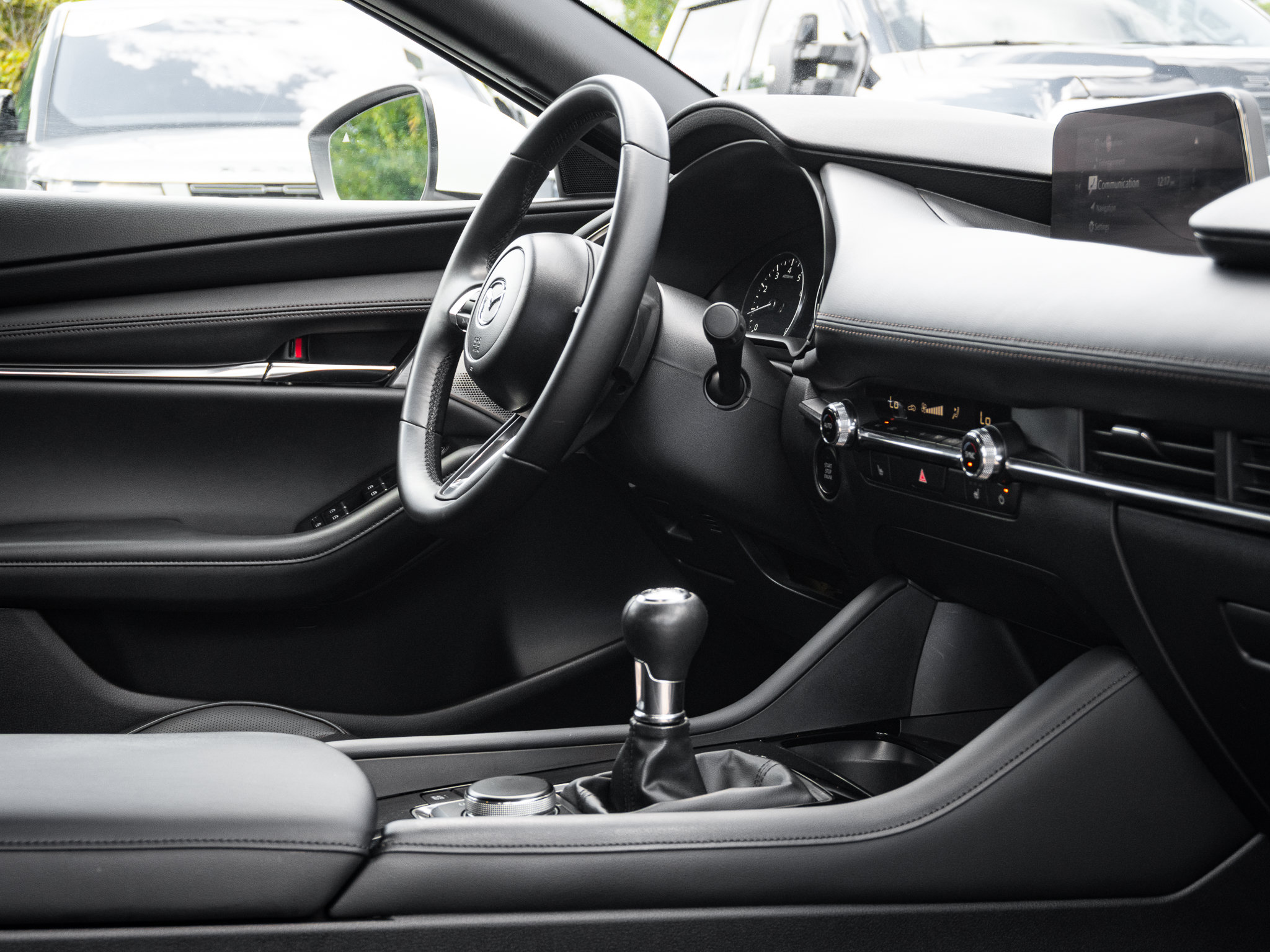 Used 2025 MAZDA MAZDA3 2.5 S Hatchback w/ Premium Pkg FWD image 38