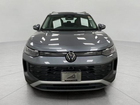 New 2025 Volkswagen Tiguan SE image 8