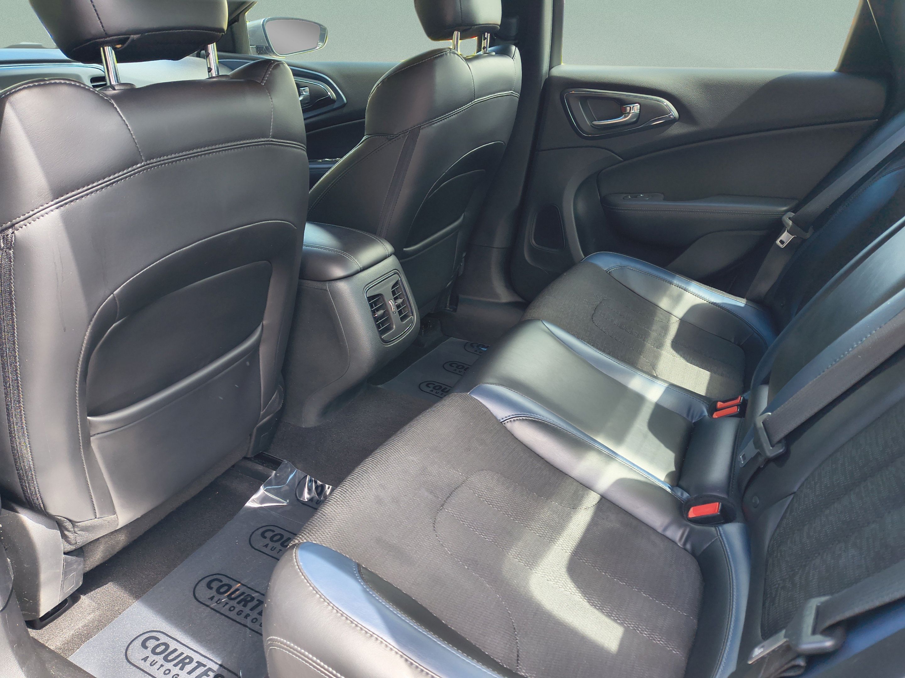 Used 2015 Chrysler 200 S w/ Comfort Group FWD image 17