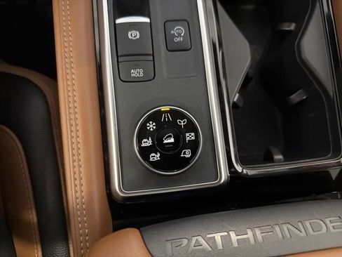 Used 2025 Nissan Pathfinder Platinum w/ Cargo Package AWD/4WD image 29
