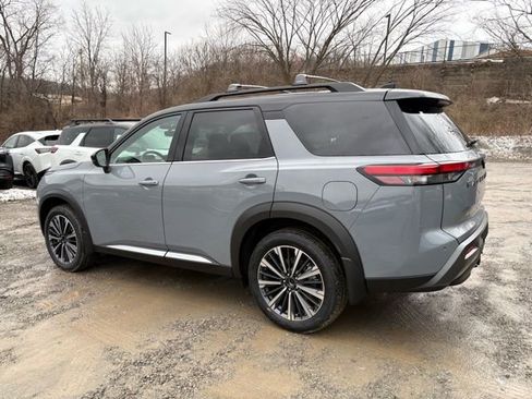 New 2026 Nissan Pathfinder Platinum image 3