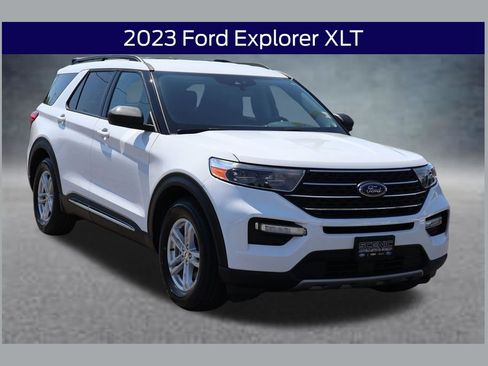 Used 2023 Ford Explorer XLT w/ Equipment Group 202A RWD image 1