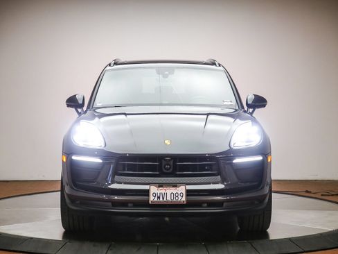 Certified 2026 Porsche Macan AWD/4WD image 10