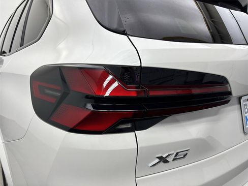 New 2026 BMW X5 xDrive40i w/ M Sport Package AWD/4WD image 19