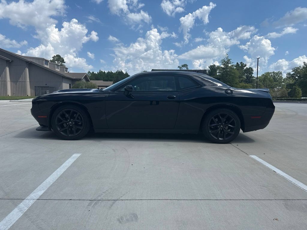 Used 2022 Dodge Challenger R/T RWD image 5