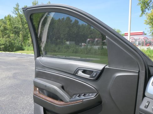Used 2019 Chevrolet Tahoe LT w/ Luxury Package AWD/4WD image 26