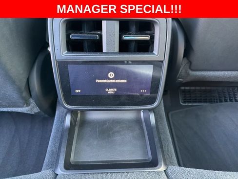 Used 2022 Porsche Taycan RWD image 15