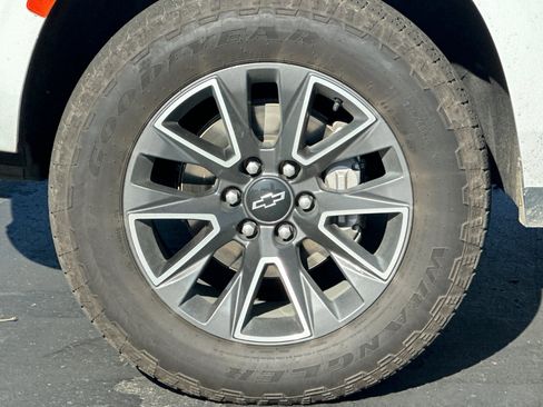 Used 2021 Chevrolet Tahoe Z71 w/ Rear Media and Nav Package image 43