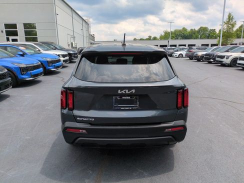 Used 2023 Kia Sorento LX FWD image 6