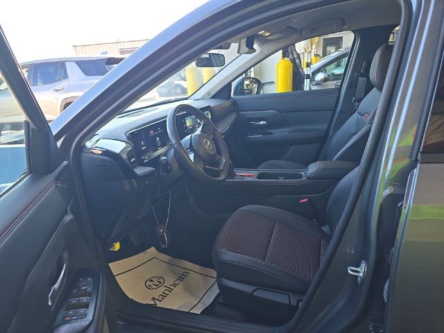 Used 2026 Nissan Kicks SR AWD/4WD image 6