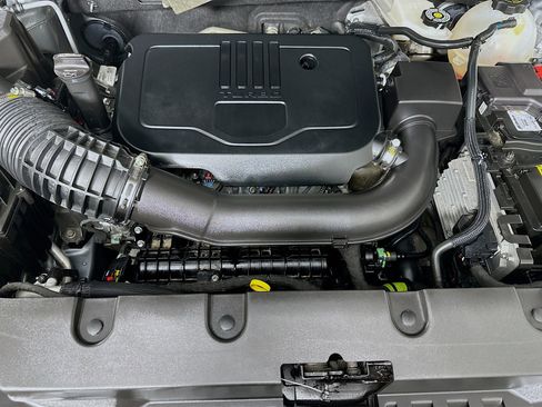 Used 2025 Chevrolet Blazer LT FWD image 32