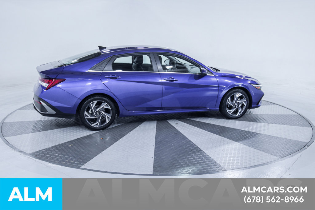 Used 2025 Hyundai Elantra SEL FWD image 11