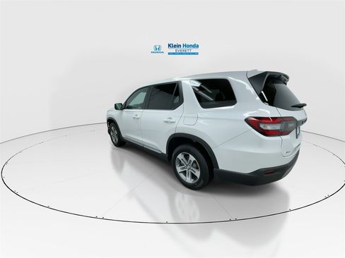 New 2025 Honda Pilot EX-L image 8