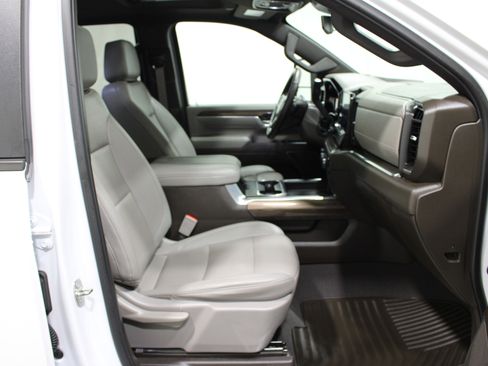 Used 2024 Chevrolet Silverado 3500 LT w/ Convenience Package RWD image 23