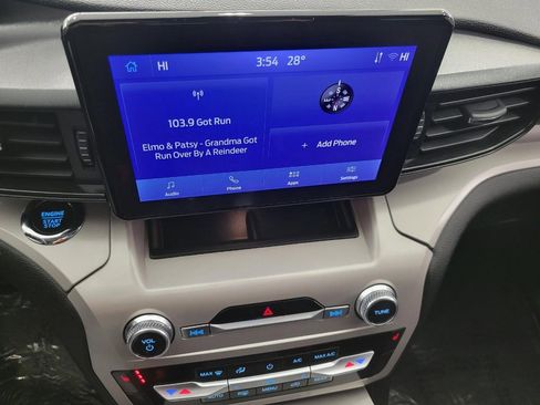 Used 2023 Ford Explorer XLT w/ Class IV Trailer Tow Package image 8