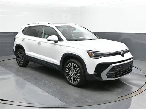 New 2025 Volkswagen Taos SE image 22
