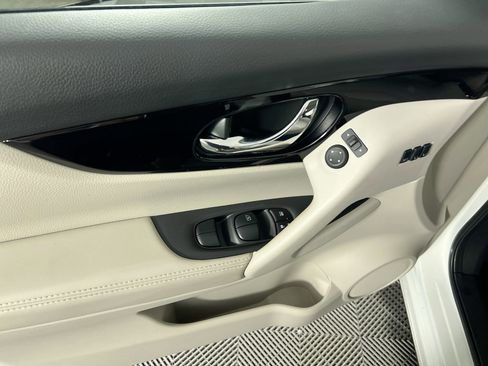 Used 2022 Nissan Rogue Sport SL w/ Premium Package image 14