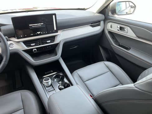 New 2025 Ford Explorer Active image 17