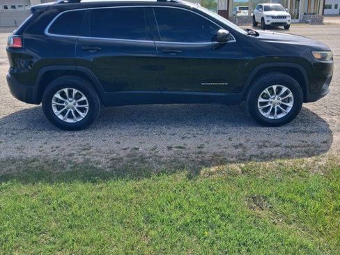 Used 2019 Jeep Cherokee Latitude w/ Popular Appearance Group AWD/4WD image 3
