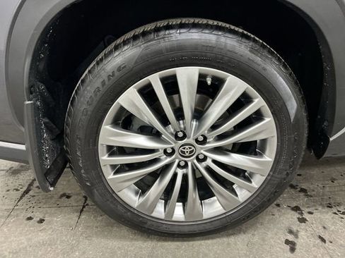 Used 2024 Toyota Highlander Platinum image 33