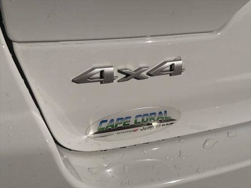 Certified 2025 Jeep Grand Cherokee Limited image 33