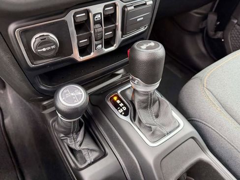 Used 2024 Jeep Wrangler Unlimited Sahara AWD/4WD image 31