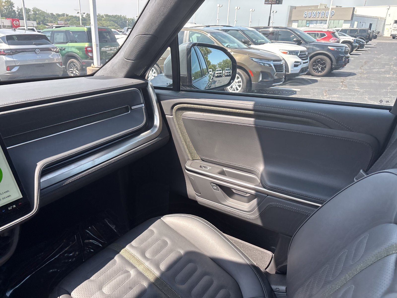 Used 2025 Rivian R1S Adventure Dual AWD/4WD image 41