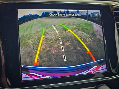 Used 2022 Jeep Grand Cherokee Limited w/ Tech Group AWD/4WD image 24