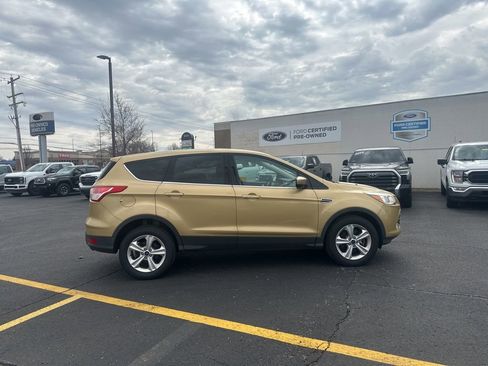 Used 2015 Ford Escape SE image 4