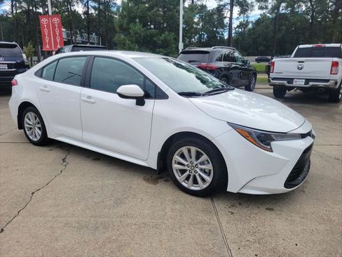 Certified 2026 Toyota Corolla LE w/ LE Premium Package FWD image 9