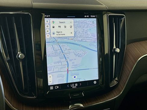 Used 2023 Volvo XC60 B5 Plus FWD image 19