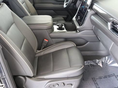 Used 2025 GMC Yukon XL Elevation AWD/4WD image 45