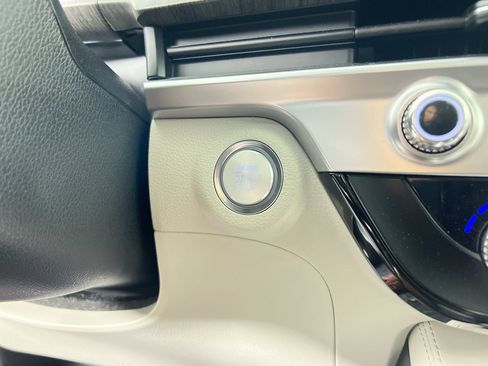 Certified 2024 Kia Telluride EX w/ EX Captain's Chair Package FWD image 21