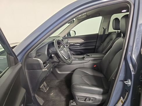 Used 2025 Toyota Grand Highlander FWD image 12