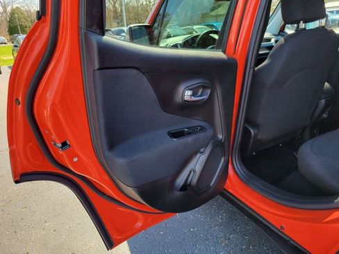 Used 2021 Jeep Renegade Latitude AWD/4WD image 22
