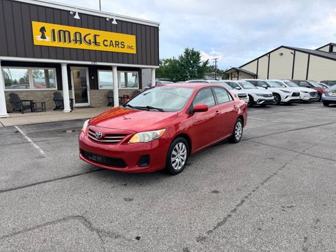 Used 2013 Toyota Corolla LE FWD image 2