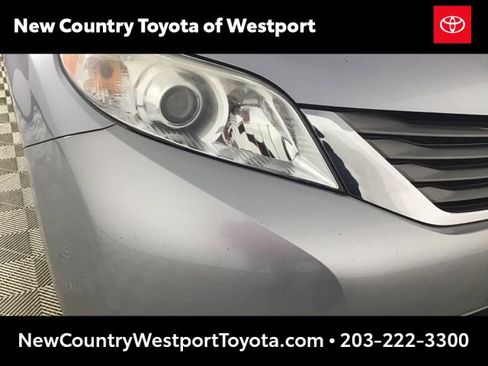 Used 2014 Toyota Sienna XLE image 24