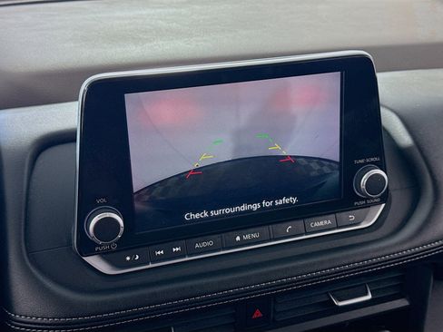 Used 2023 Nissan Rogue S image 3